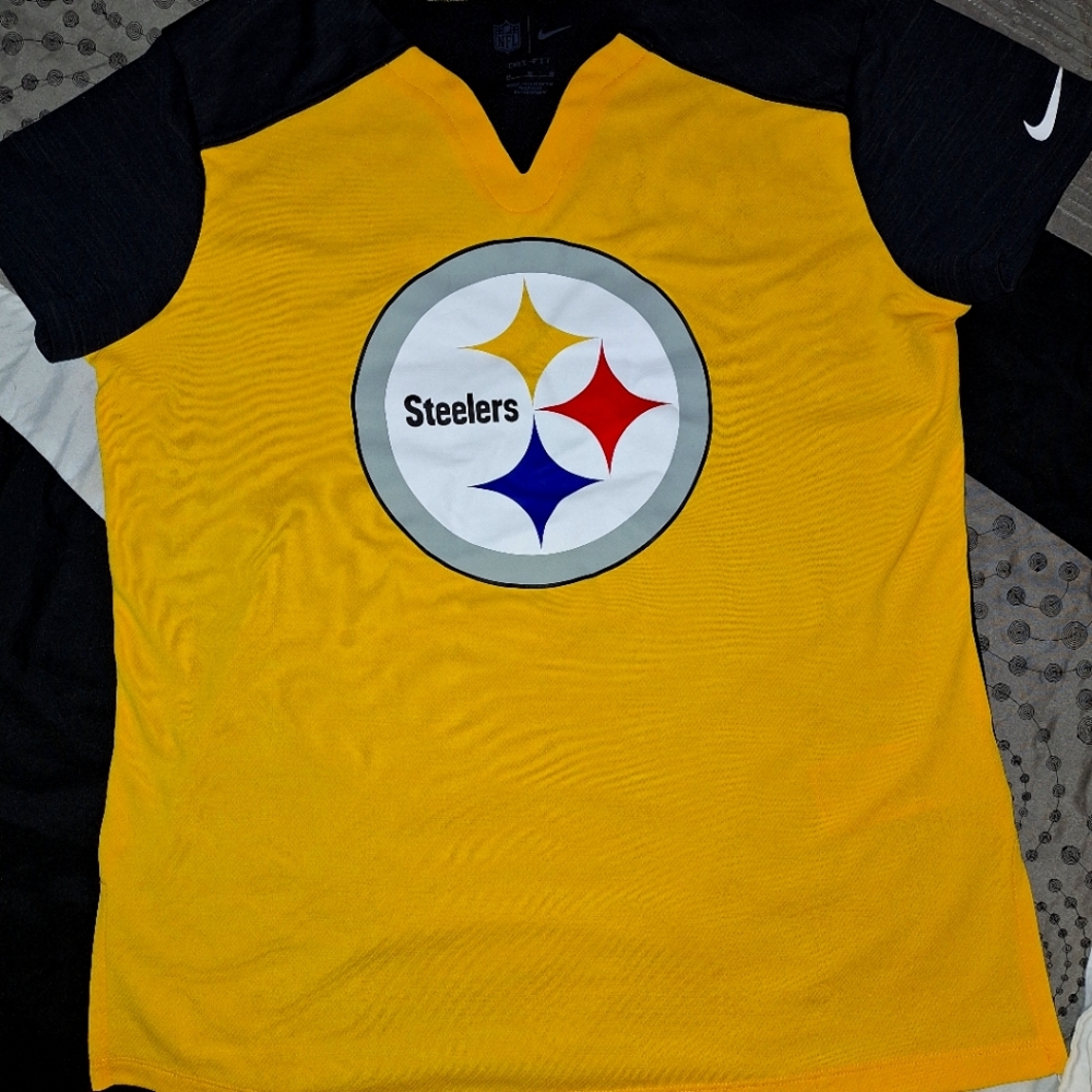 ***NFL STEELERS SHIRT WMN MEDIUM